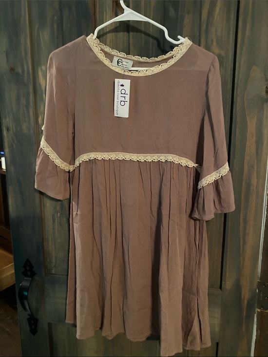 Christian Aliendo Dresses & Skirts - Christian Aliendo light brown Lace-Trim Dress